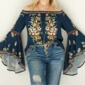 Flying Tomato-Floral Off-Shoulder bell sleeve top
